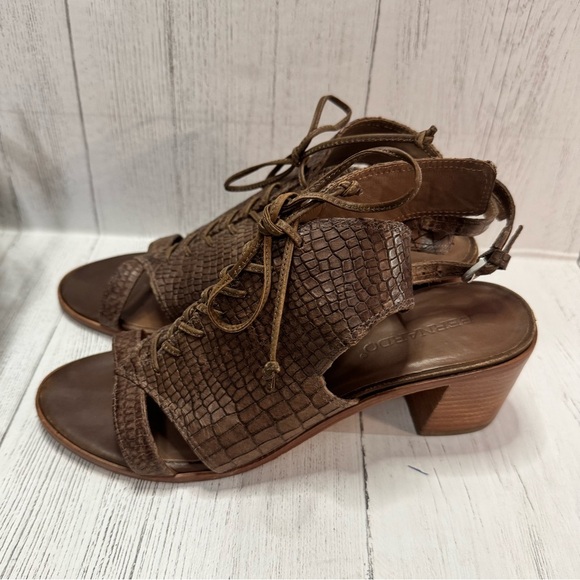 Bernardo Brown Snakeskin Lace-Up & black Sonoma Sandals, Size 8M - Picture 6 of 9